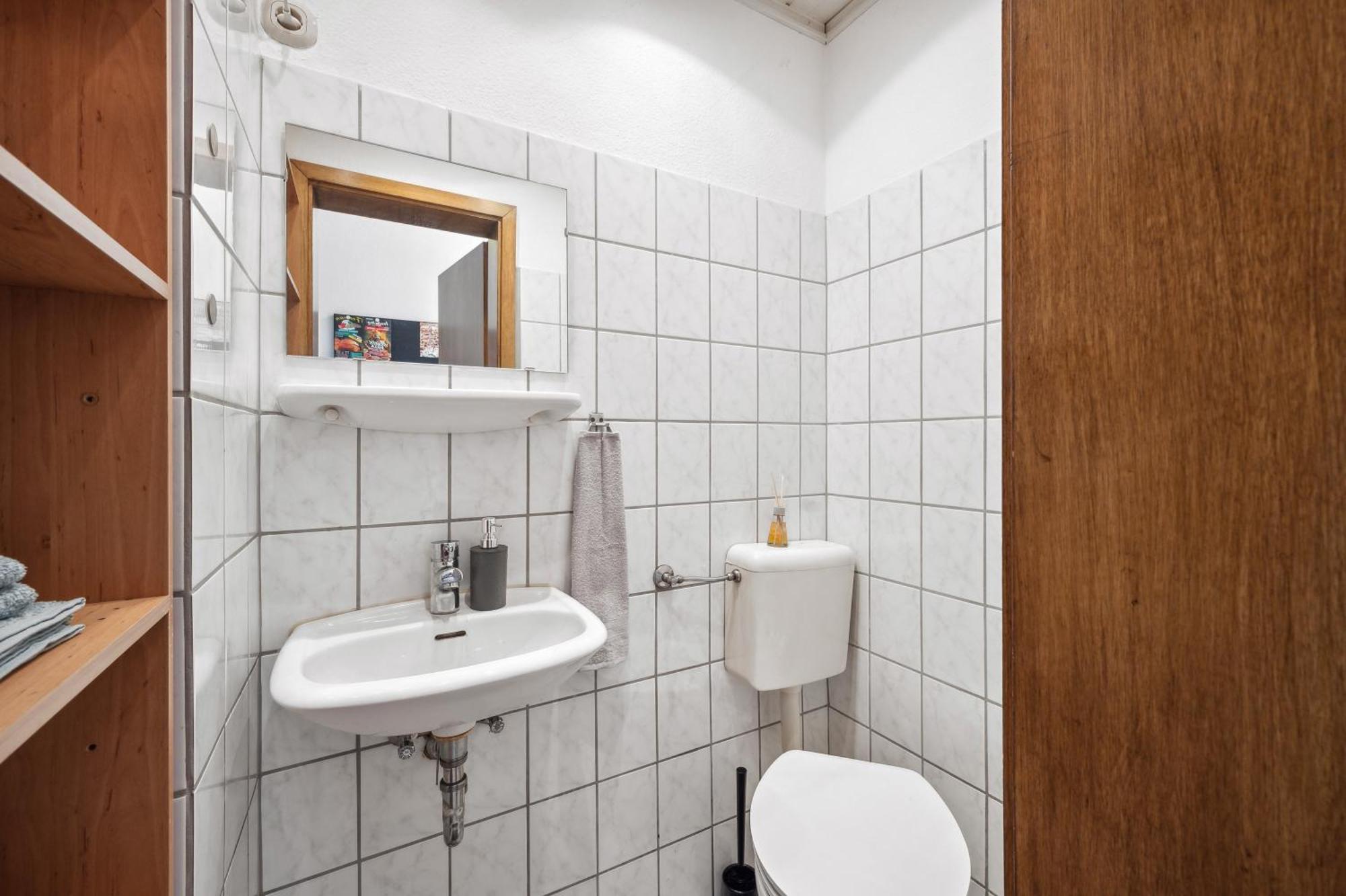 Wupper Home Ii, Top Lage Ideal Fuer Geschaeftsleute, Monteure, Familien, 3 Zimmer, Flachbild-Tv วุปปาทัล ภายนอก รูปภาพ