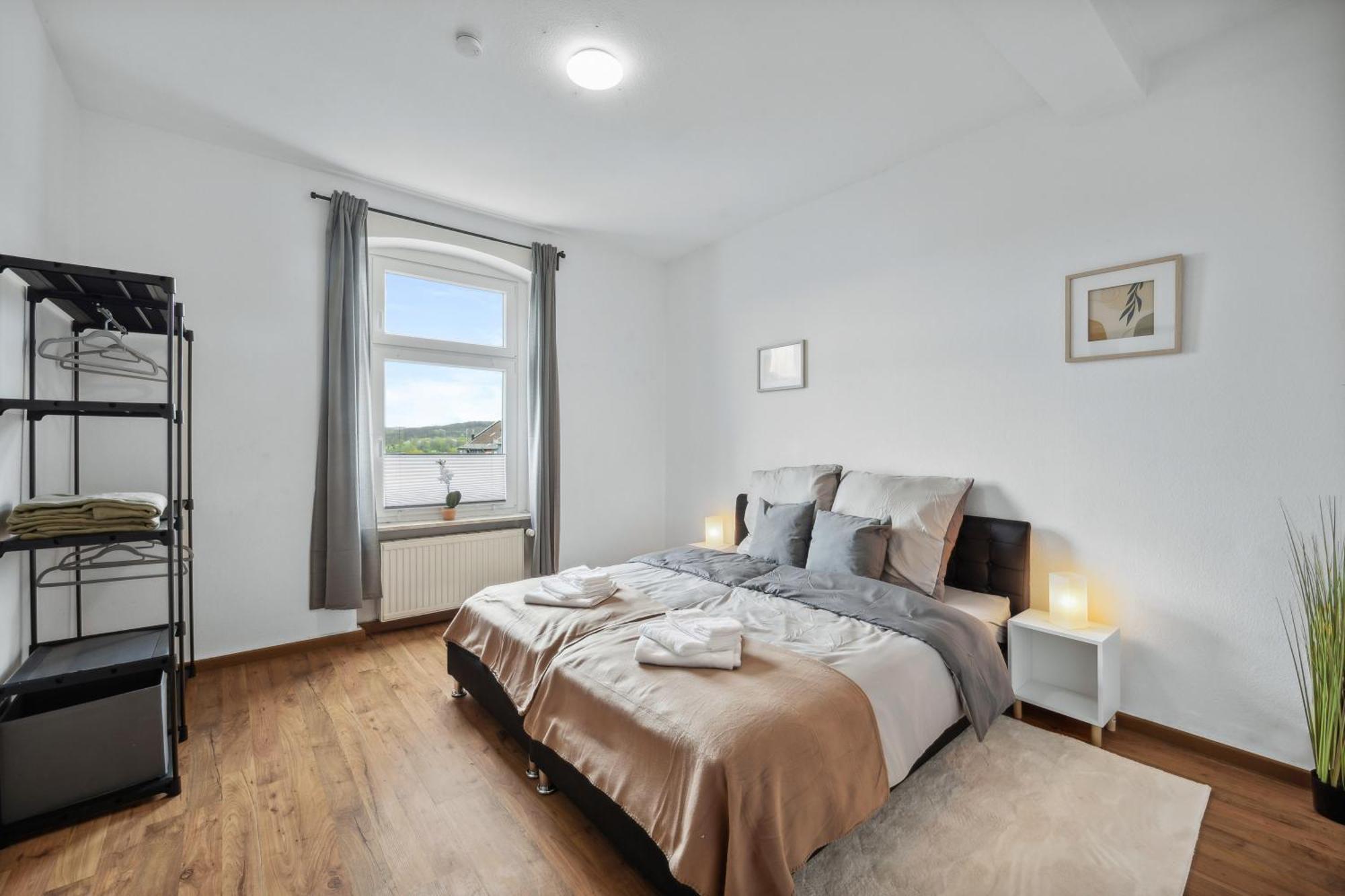 Wupper Home Ii, Top Lage Ideal Fuer Geschaeftsleute, Monteure, Familien, 3 Zimmer, Flachbild-Tv วุปปาทัล ภายนอก รูปภาพ